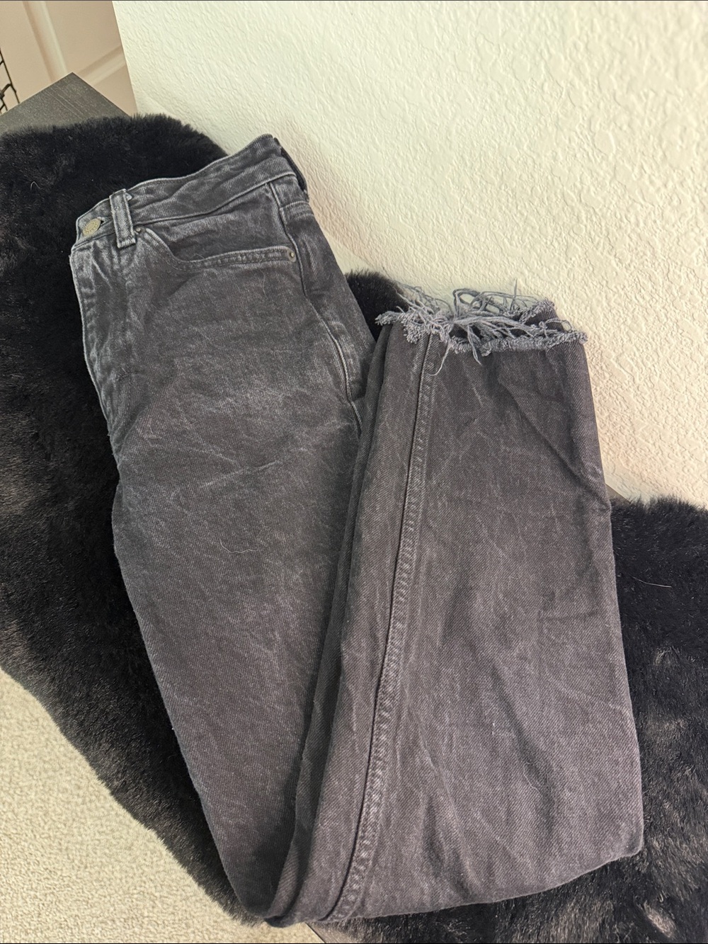 Topshop Washed Black Cropped Frayed-Hem Jeans
